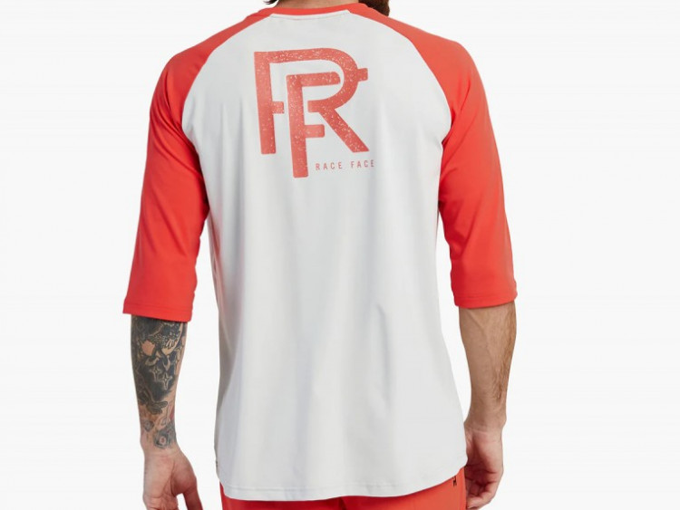 RACE FACE Commit 3/4 Sleeve Tech Top